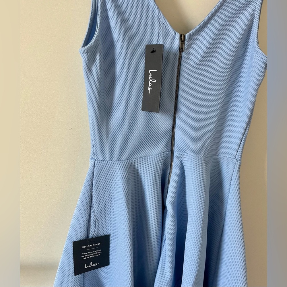 NWT Lulus Dress!!! Size S, super cute and comfortable, love the fabric texture! - Picture 4 of 6